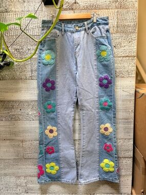 Light Wash Bootcut Denim Jeans with Multicolor Floral Appliqués - M (27x28)